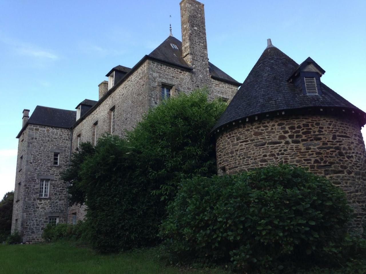 Château d'Isigny chambres d'Hôtes de charme près du Mont-Saint-Michel et de la Bretagne Esterno foto